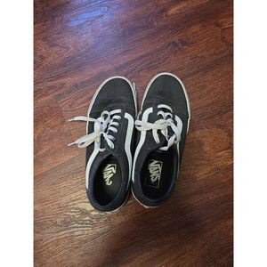 Vans Black and White size 8.5 Great condition